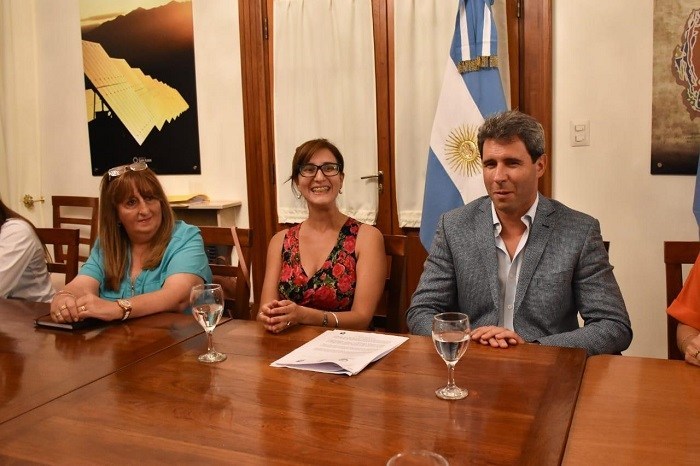 Alumnos que viajan a China se reunieron con Uñac y Daniela Castro