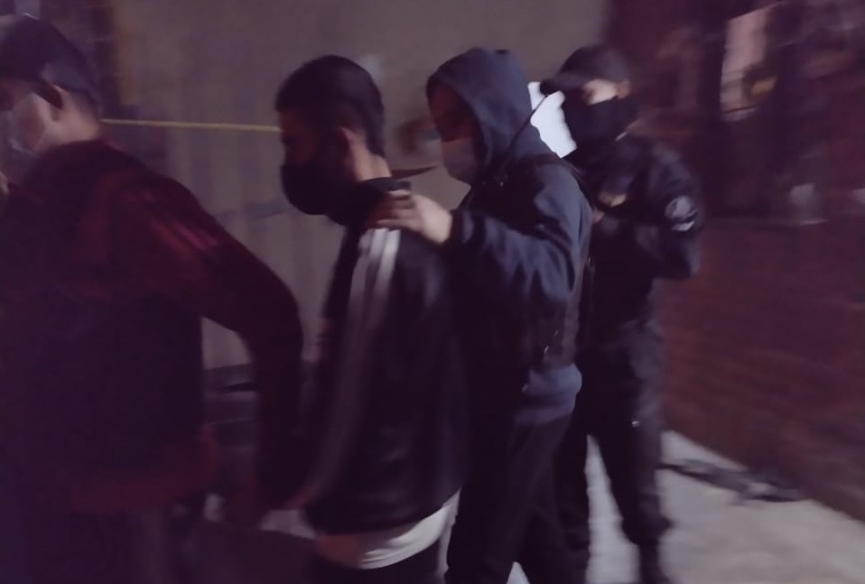 Detuvieron a un joven de 19 años por el ataque a la agente de la Policía en Caucete: tenía el arma robada