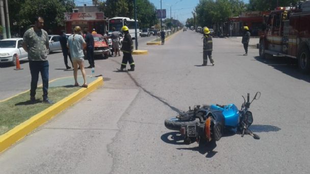 Caucete: internan de urgencia a una pareja que cayeron de una motocicleta