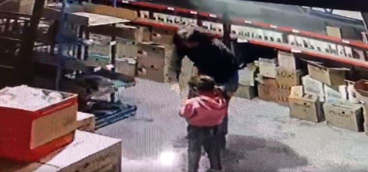 Caucete: una mujer usó a su hija para robar en un supermercado y quedo filmada
