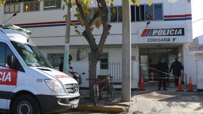 Se gastó el dinero de la AUH en bebidas, llegó ebrio y le dio una trompada a su pareja