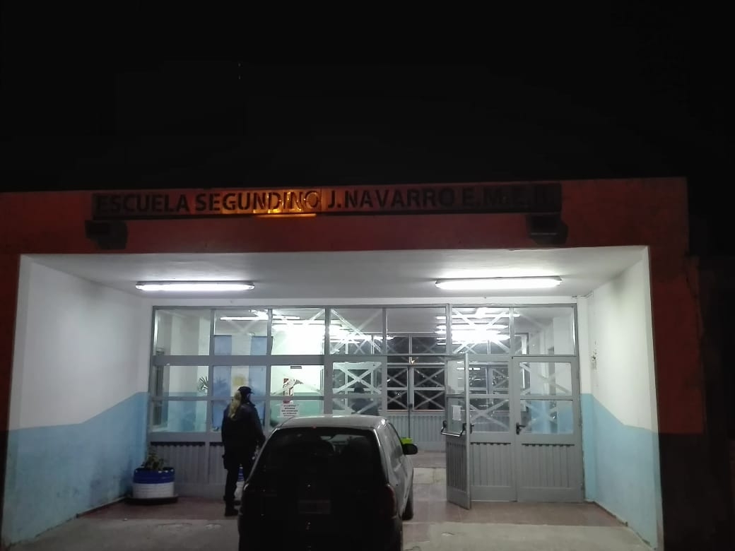 25 de Mayo: sancionan a un policía que cuidaba una escuela, entraron a robar y no se enteró