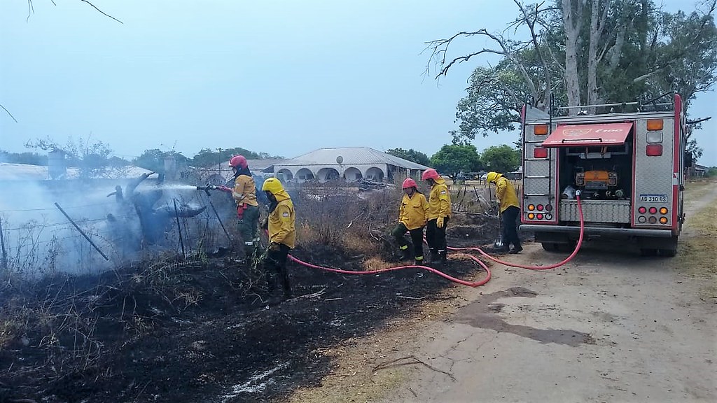 Los bomberos sanjuaninos combaten el fuego en Corrientes