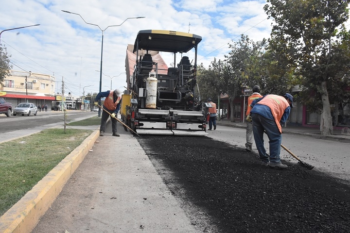 Caucete: plan de bacheo para la Diagonal Sarmiento mientras aguardan por la obra del agua