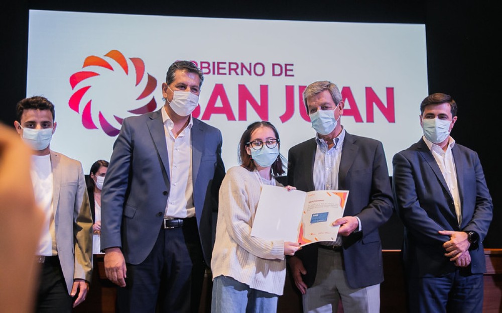 San Juan: entregaron 10 mil becas de transporte