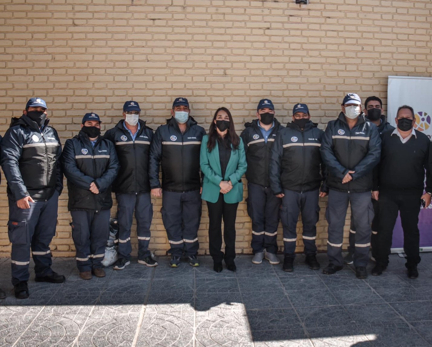 Caucete: entregaron indumentaria de invierno a la policía comunal