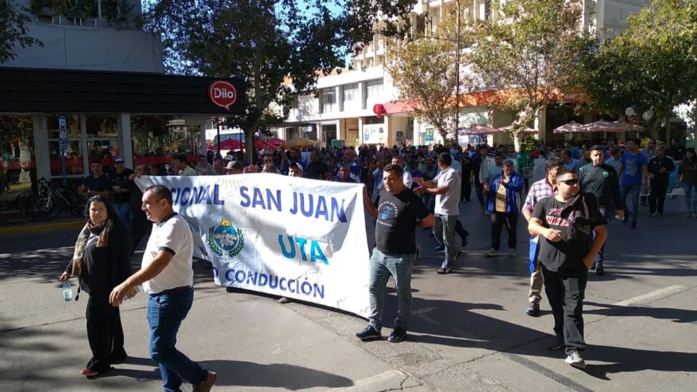 San Juan: marcharon por reclamos los choferes de colectivos en calles céntricas