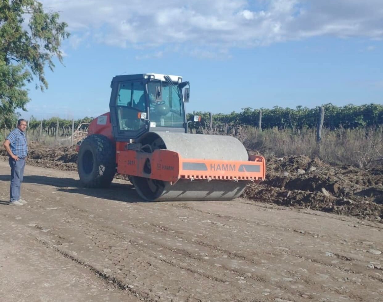Caucete: mejoras en caminos rurales