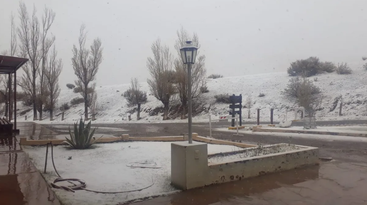 Calingasta amaneció nevada, a pocas horas de recibir turistas