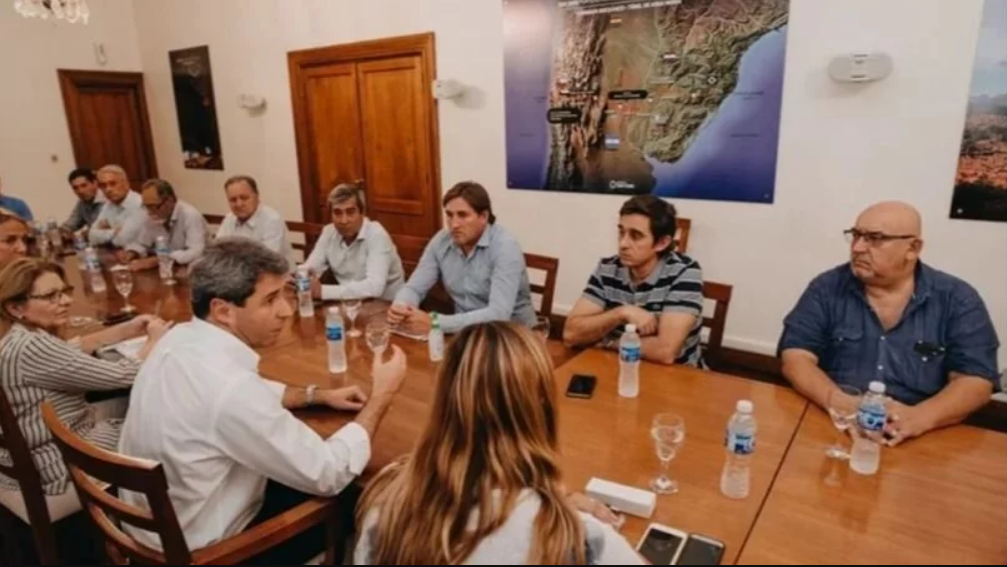 Uñac se reunió con intendentes y habló sobre las elecciones del 2023