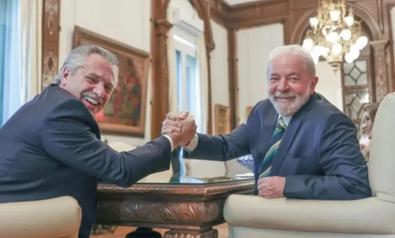 Alberto Fernández viaja a Brasil y se reunirá con Lula
