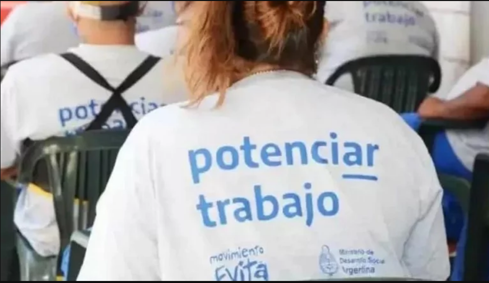 El Gobierno analiza brindar un bono a los beneficiarios de Potenciar Trabajo