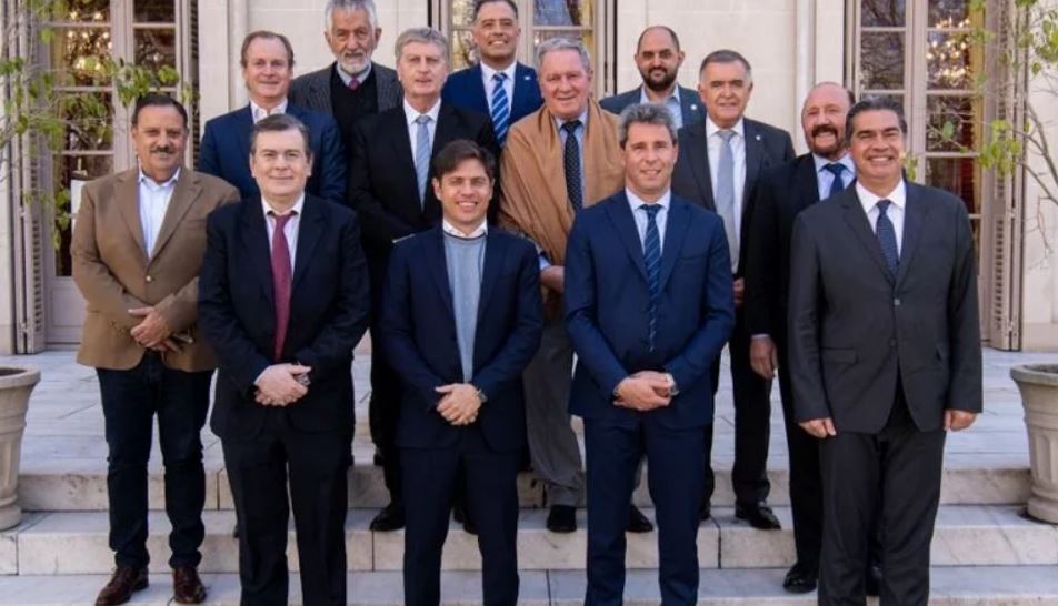 La liga de Gobernadores respaldó a Cristina y cruzó a los jueces