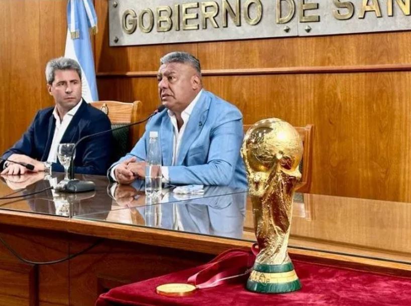 Emocionado, «Chiqui» Tapia fue reconocido como Ciudadano Ilustre y recordó «el sueño del pibe»
