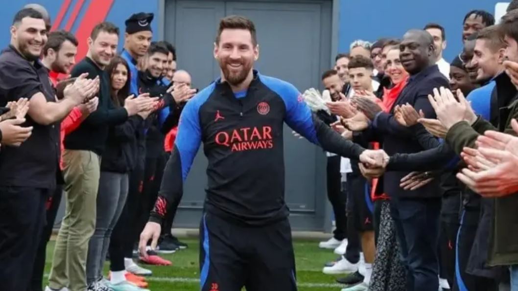 Messi volvió al PSG y lo recibieron con un gran pasillo de campeón