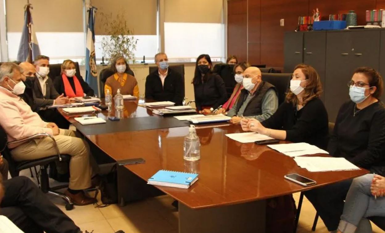 Educación convocó a los gremios docentes a paritarias