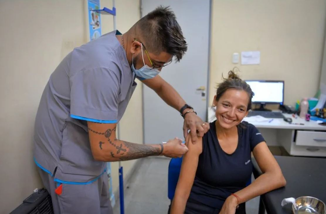 En Caucete ya están colocando las vacunas bivalentes para mayores de 12 años