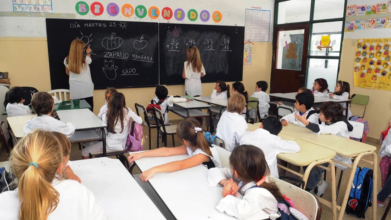 Inicio de clases: cerca de 90 mil alumnos de primaria regresan a las aulas
