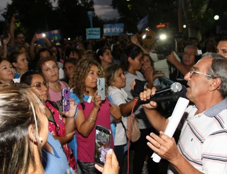 El Gobierno abre diálogo con los autoconvocados pero no acuerdan y sigue el paro