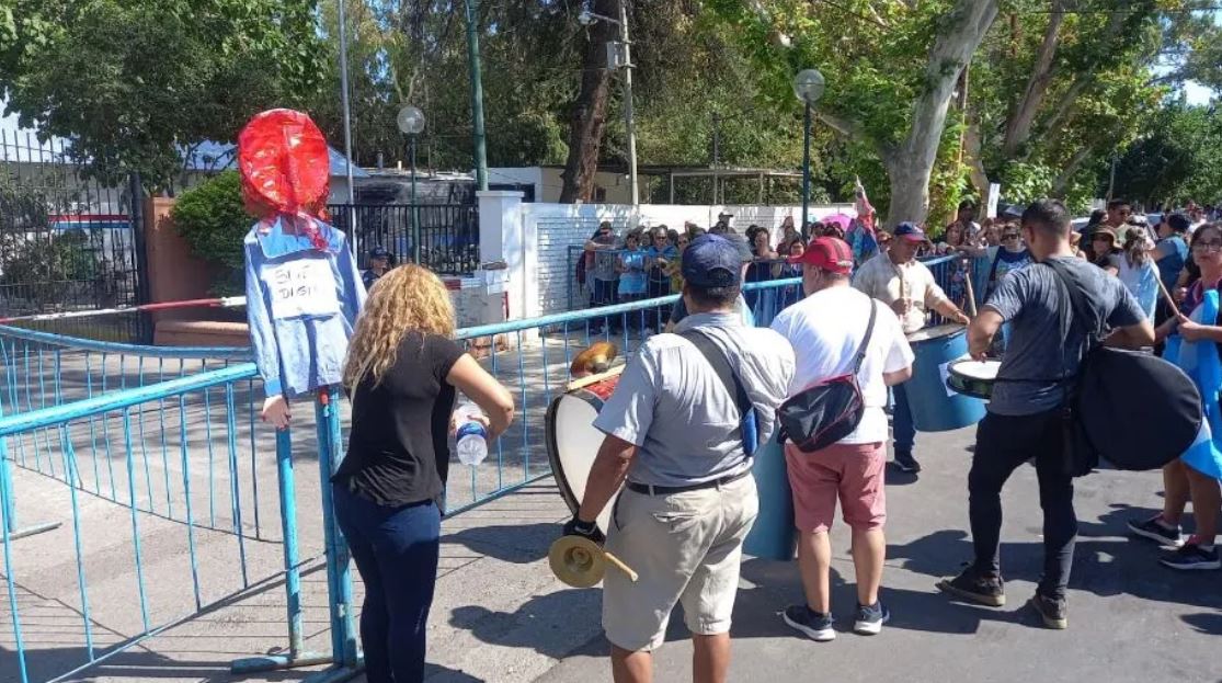Tras asamblea, docentes autoconvocados decidieron a regresar a clases desde el lunes