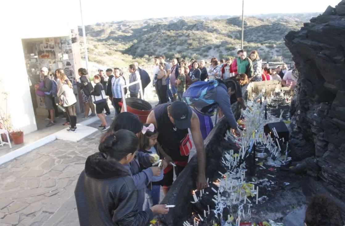 Miles de fieles copan la Difunta Correa para pedir y agradecer