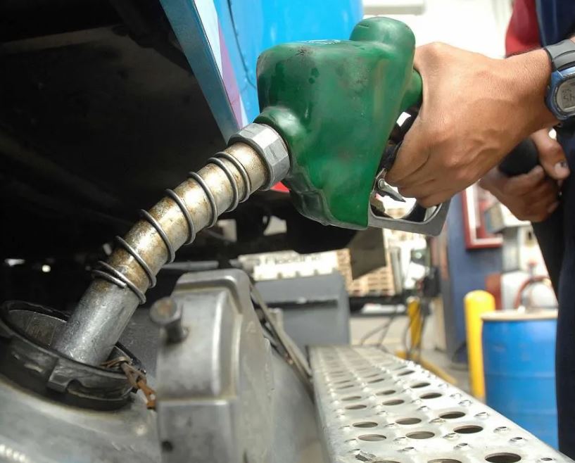 Las estaciones de servicio local empezaron el proceso de eliminar turnos nocturnos y echarán gente
