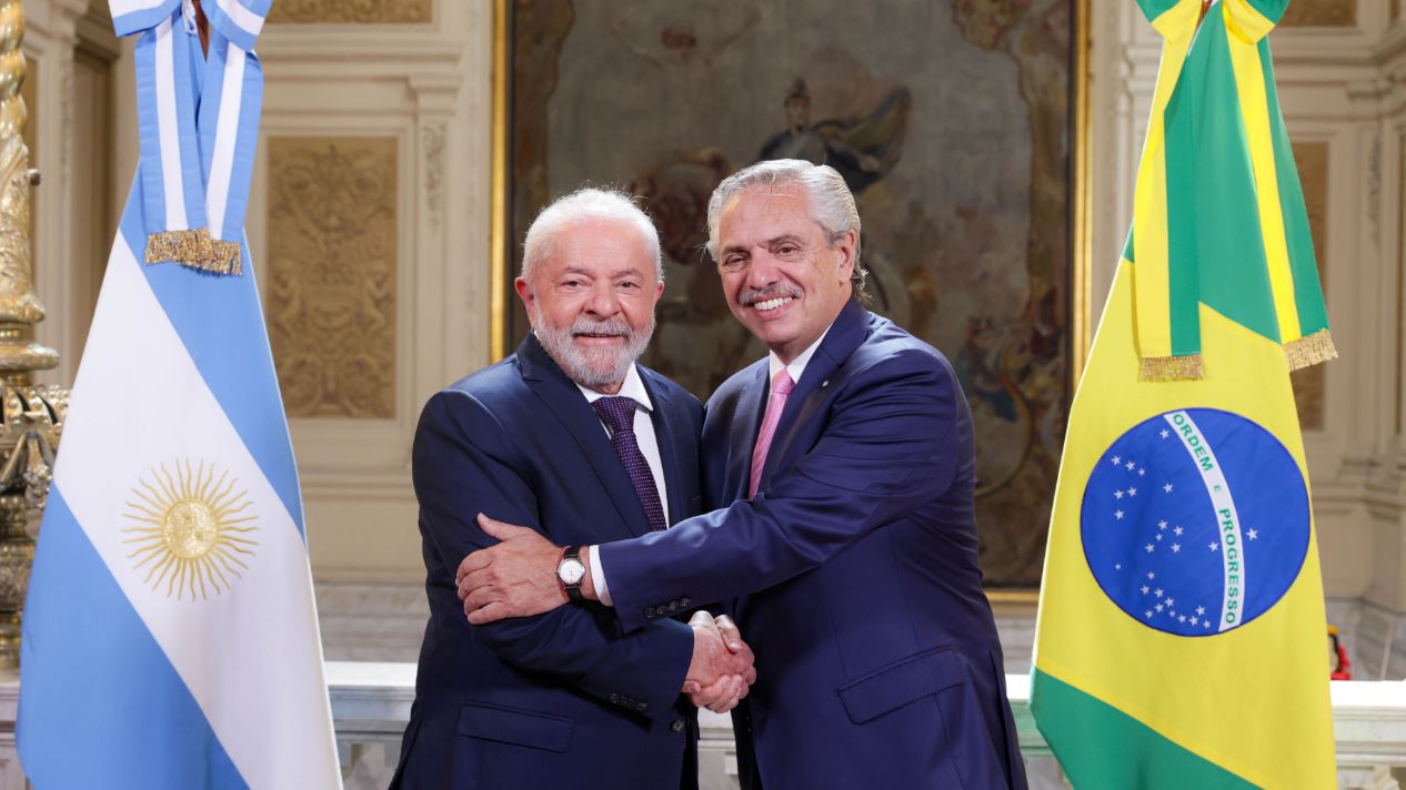 Lula: «Voy a hablar con el FMI para quitarle el cuchillo del cuello a la Argentina»