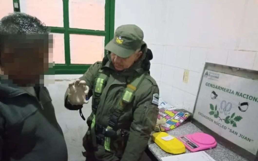 Una pareja viajaba desde Mendoza a San Juan para dejar un cargamento de cocaína