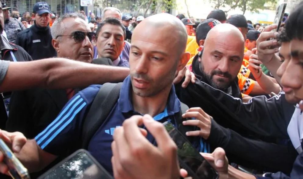 El Sub-20 argentino llegó a San Juan y recibió el cariño de los más jóvenes