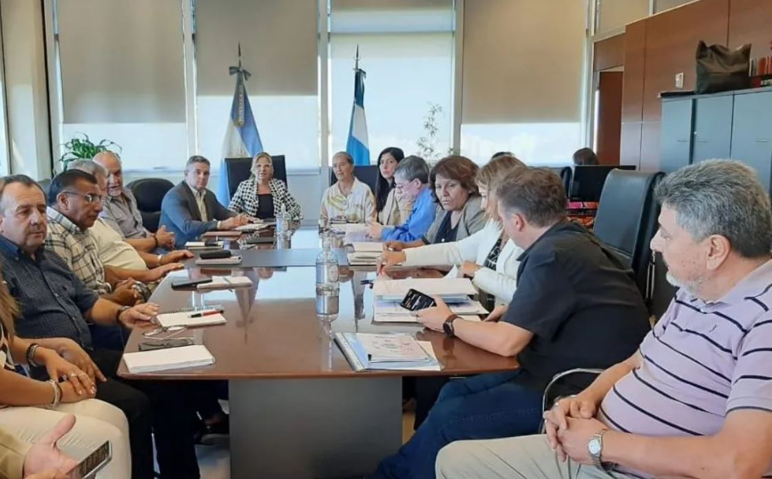 Gremios docentes esperan que las paritarias se retomen el viernes