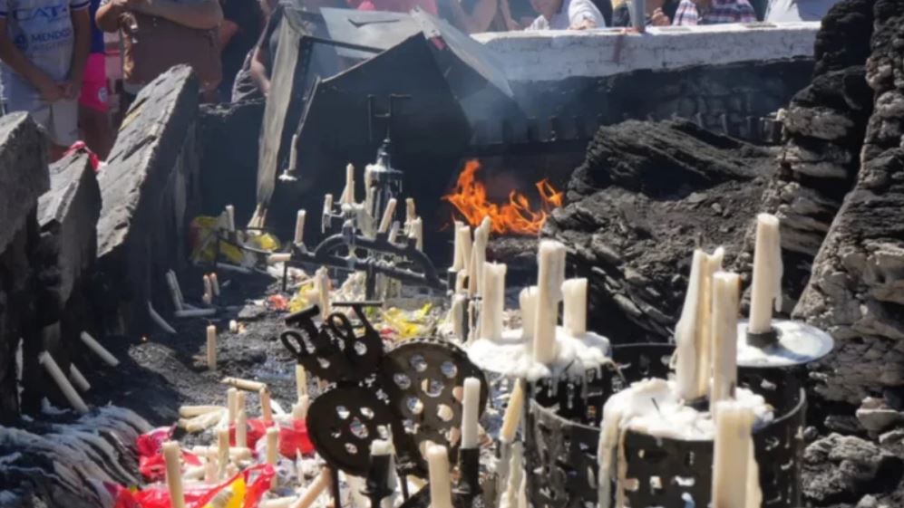 Las velas de las Difunta Correa generaron un incendio