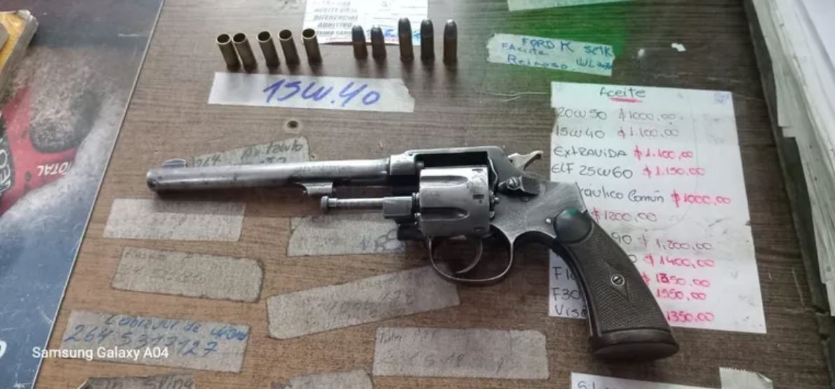 Caucete: iban a un lubricentro por cosas robadas y encontraron algo peor