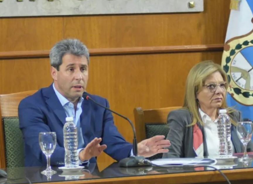 Gobierno define hoy si entrega o no los 60 mil pesos a estatales