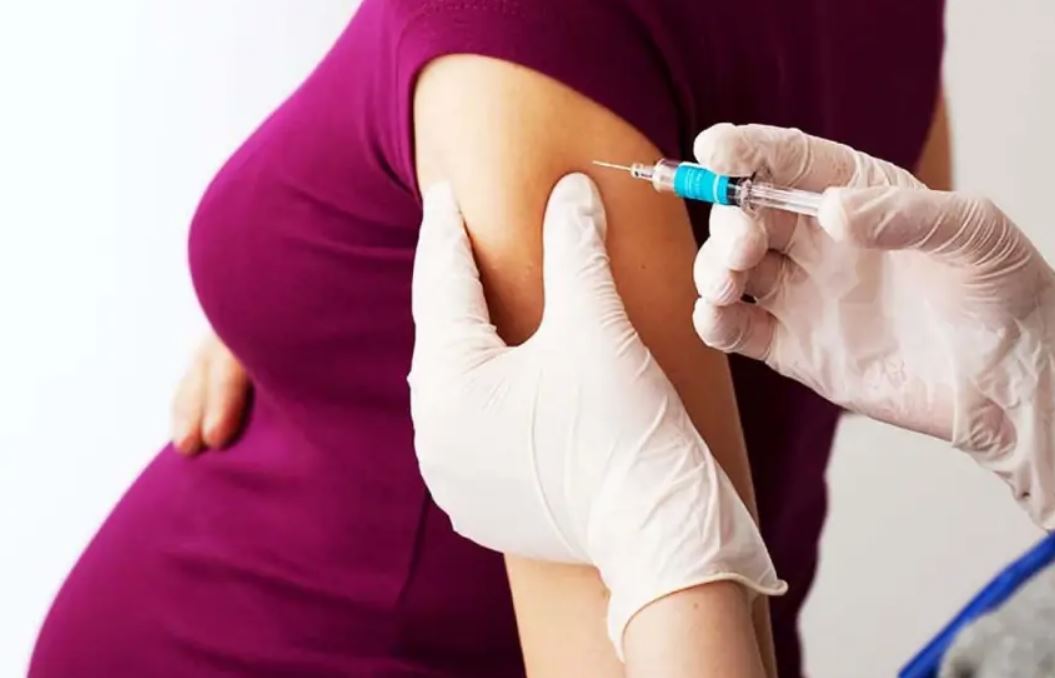 Aprobaron la vacuna para embarazadas contra el virus de la bronquiolitis