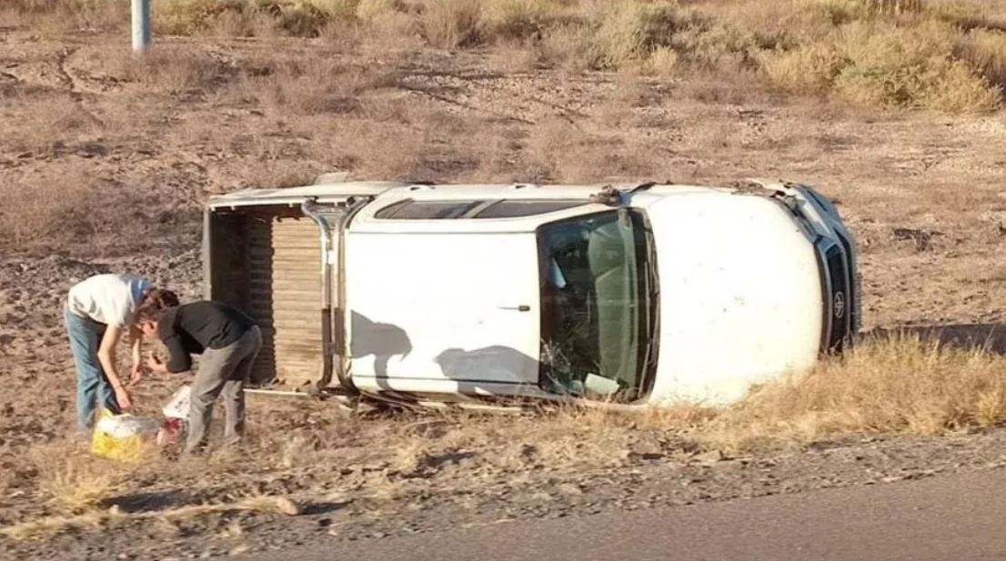 Caucete: un choque terminó con los dos vehículos volcando