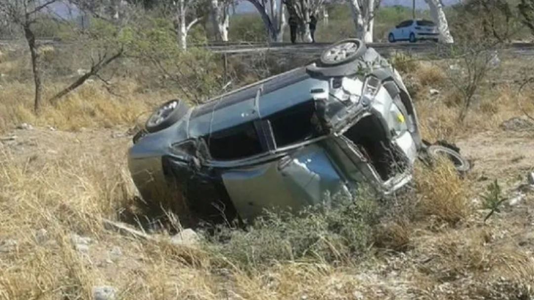 25 de Mayo: dos jubilados terminaron hospitalizados tras volcar