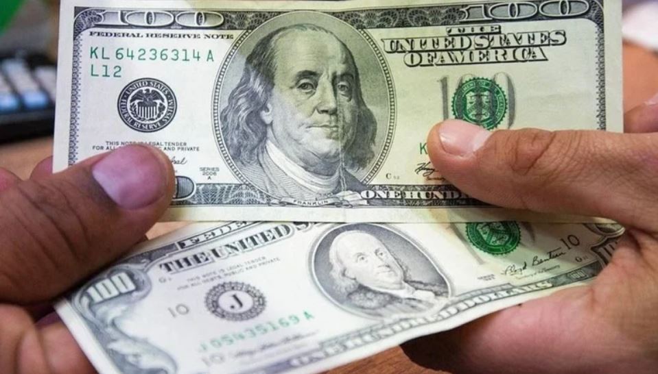 El dólar blue volvió a cerrar en baja