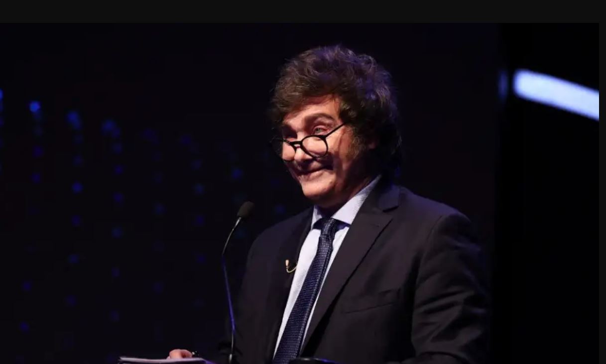 The New York Times analizó los «ataques contra el peso» de Milei y la suba del dólar blue
