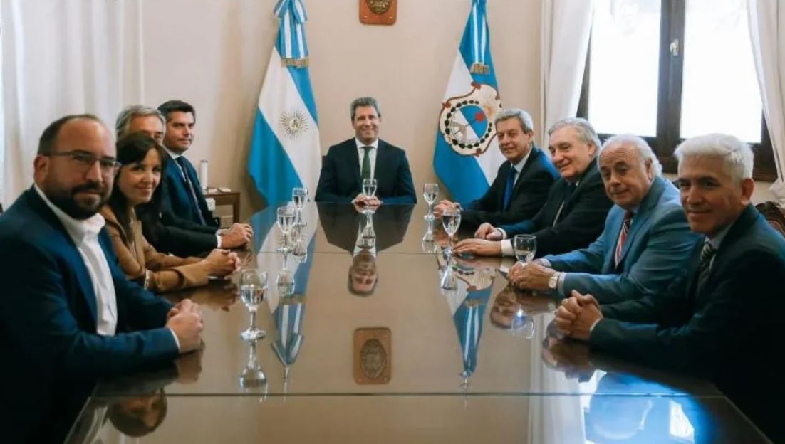 Uñac, Orrego y Escobar, juntos por los 40 años de Democracia