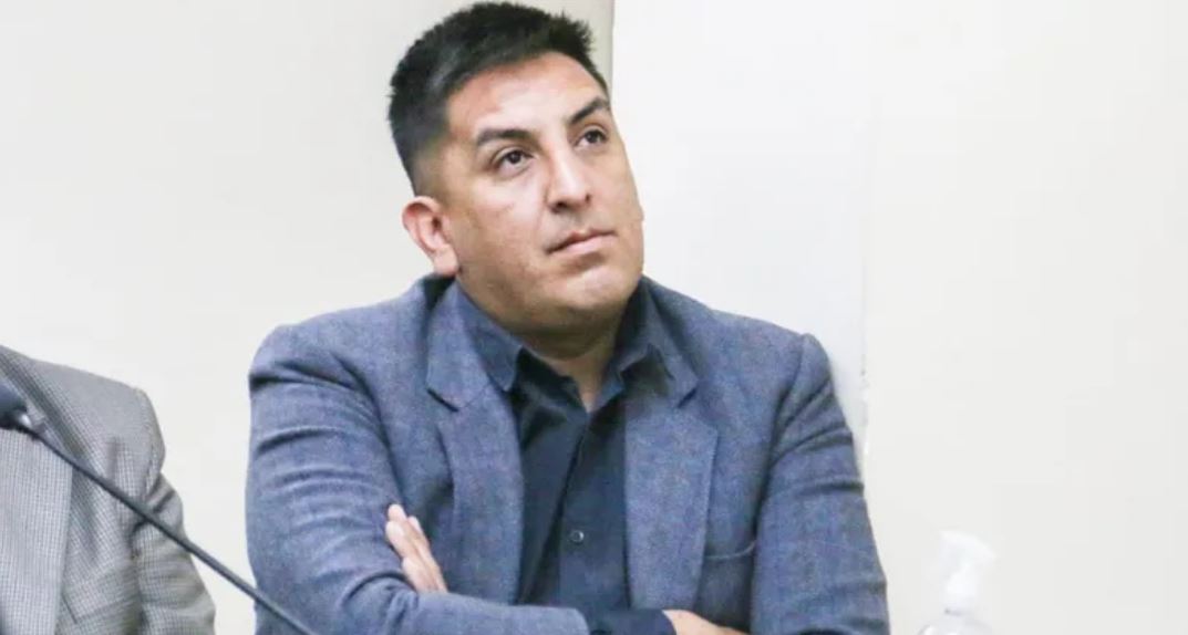 Podría recaerle un año de pena al policía acusado de dejar salir a un ladrón de su casa a cambio de un asado