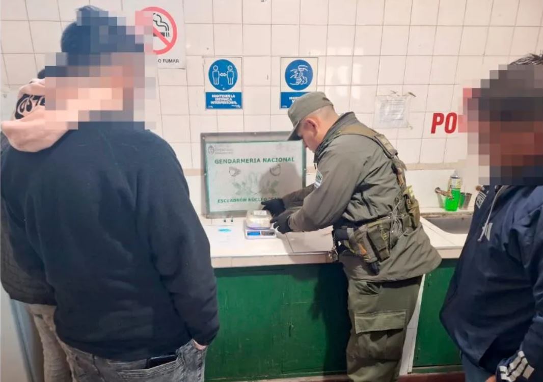 Caucete: un pasajero fue detenido cuando viajaba con más de un kilo de cocaína