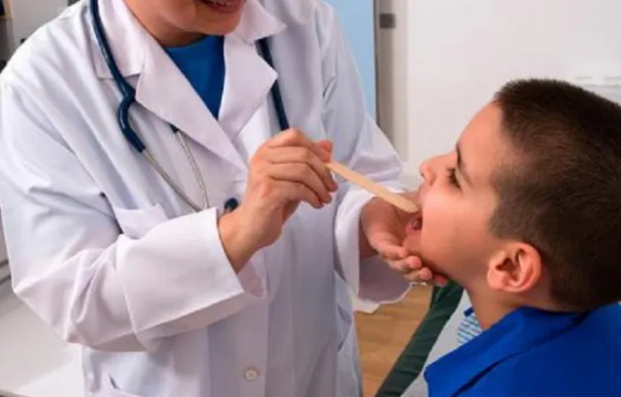 Aumentaron las consultas por farinigitis bacteriana en San Juan