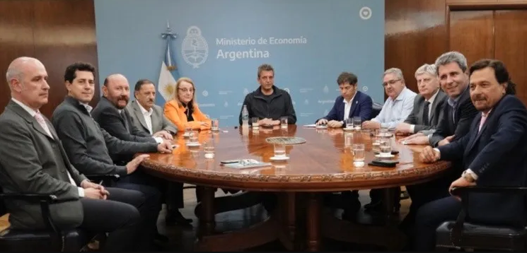 Massa girará fondos a los gobernadores para pagar sueldos y aguinaldos