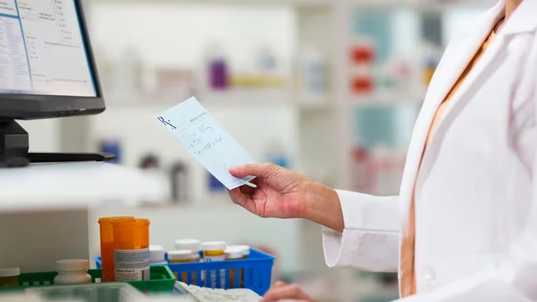 Los médicos rechazan la reforma en el DNU que les impide recetar medicamentos por marca