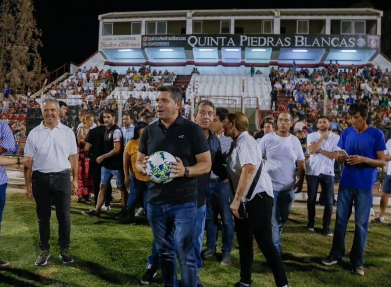 El gobernador participó de la apertura del Mundialito de Trinidad