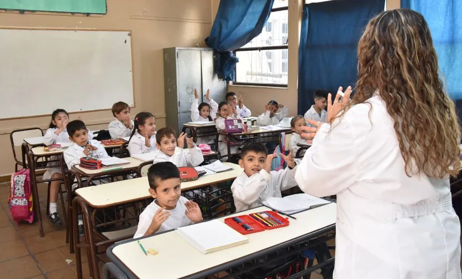 Oficializaron el ciclo lectivo 2024 con fechas de inicio, cierre y vacaciones en todo el país