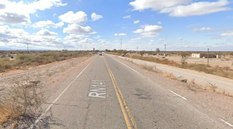 Caucete: Viajaba cargado con leña, rompió las ruedas traseras y terminó volcando