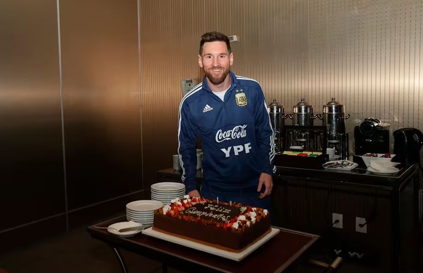 Lionel Messi cumple 37 años y el país celebra su día