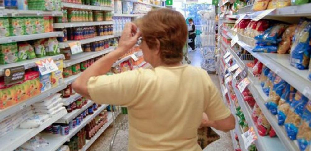 El poder adquisitivo cayó 32% con Milei y alcanzó niveles de 2001