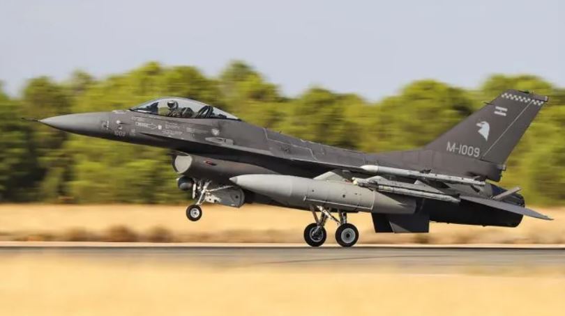 Llegó el primer avión F-16 para la Fuerza Aérea